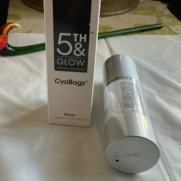 5TH & Glow CyaBags Line Smoother Serum for Eye-NIB Sealed - Picture 4 of 6